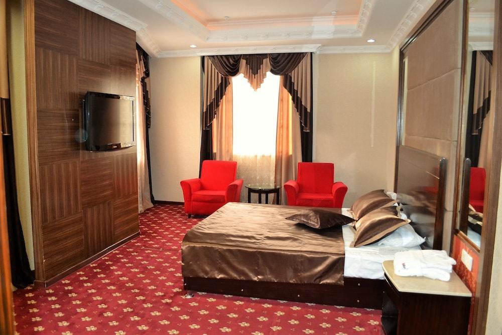 Renion Hills Hotel Almaty Esterno foto