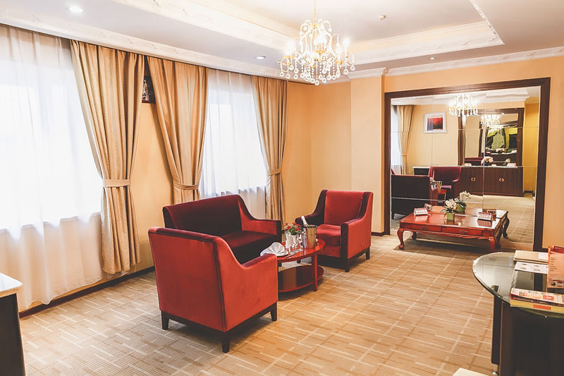 Renion Hills Hotel Almaty Esterno foto