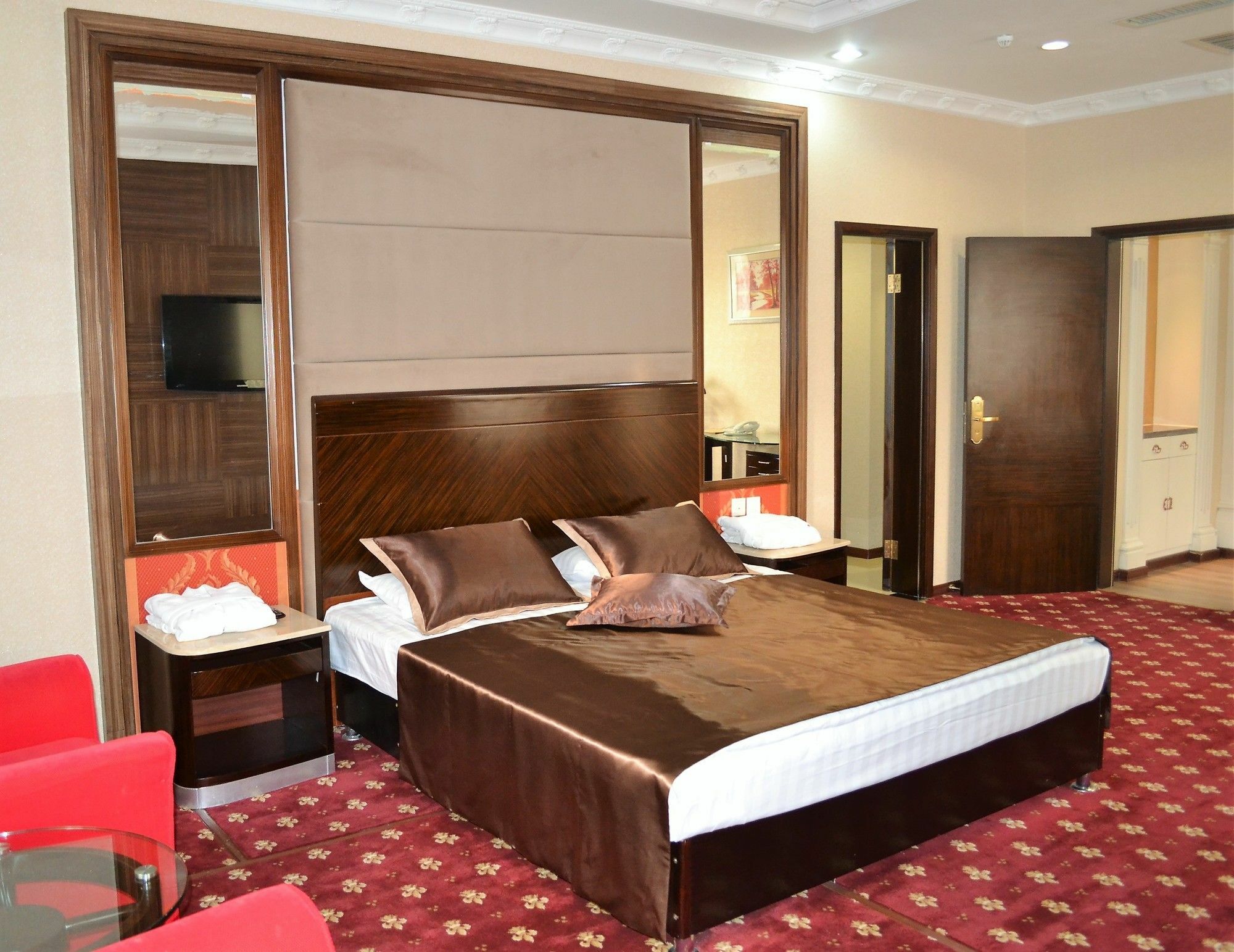 Renion Hills Hotel Almaty Esterno foto