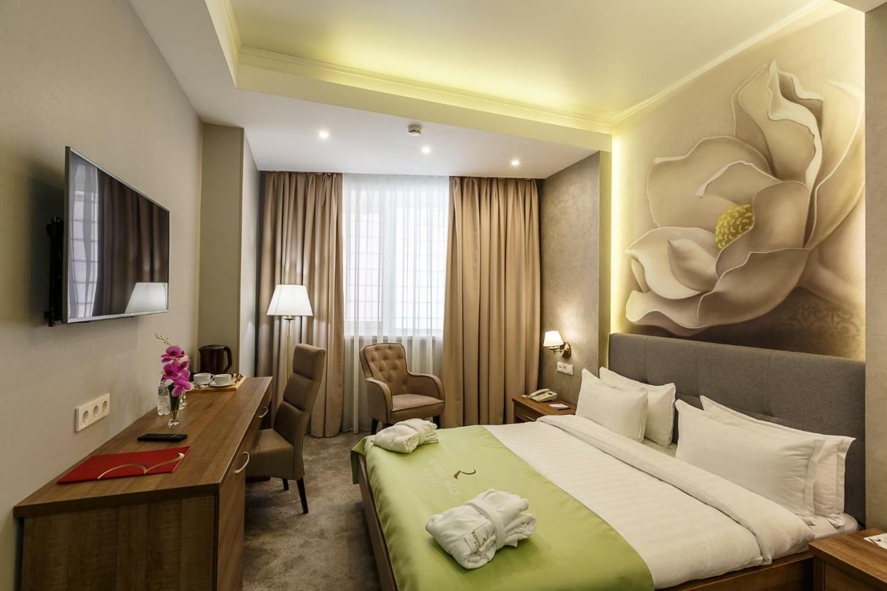 Renion Hills Hotel Almaty Esterno foto
