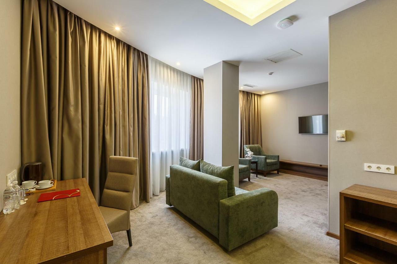 Renion Hills Hotel Almaty Esterno foto