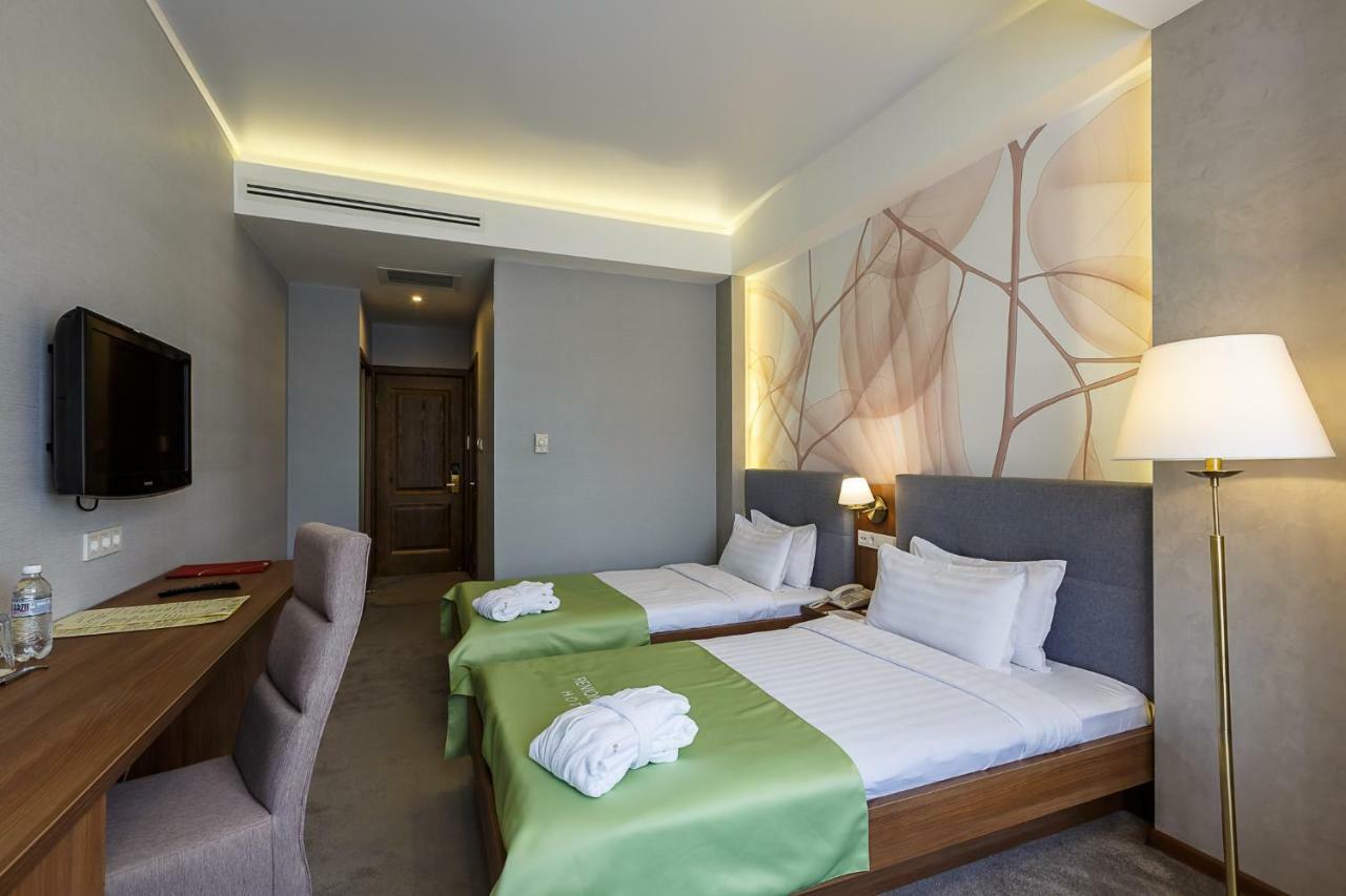Renion Hills Hotel Almaty Esterno foto