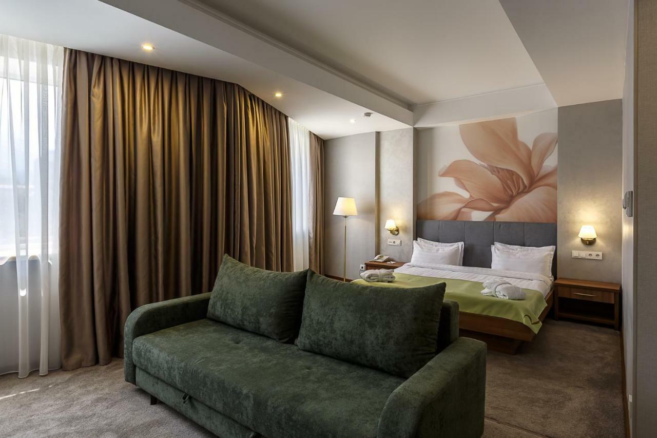 Renion Hills Hotel Almaty Esterno foto