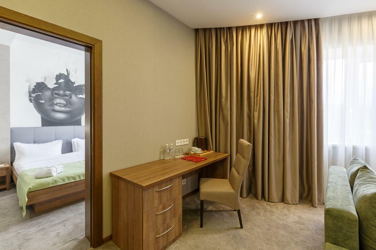 Renion Hills Hotel Almaty Esterno foto