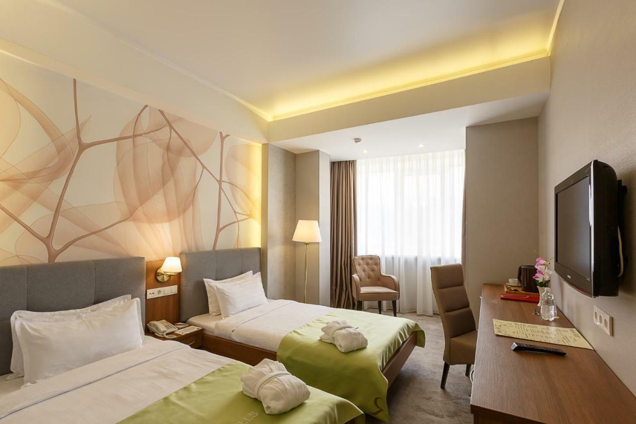Renion Hills Hotel Almaty Esterno foto