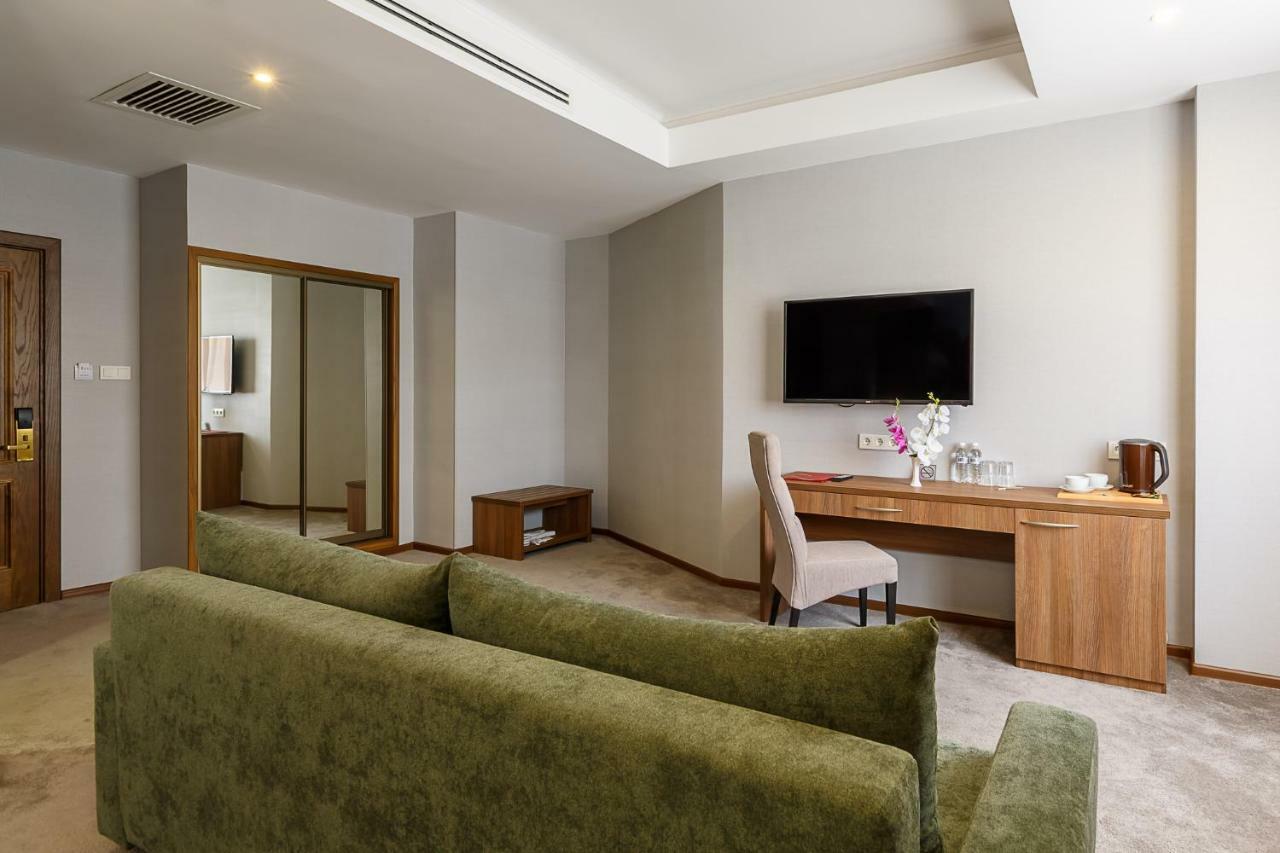 Renion Hills Hotel Almaty Esterno foto