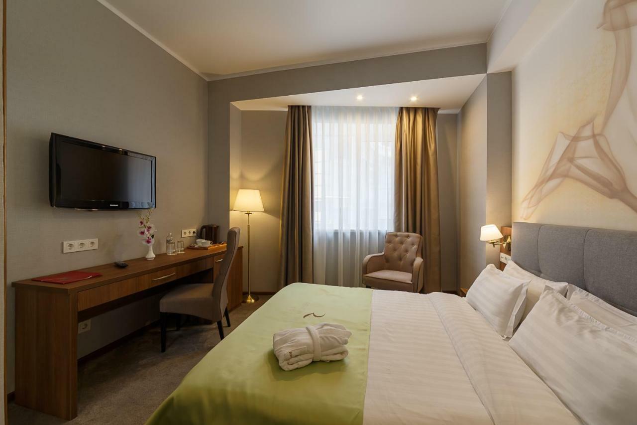 Renion Hills Hotel Almaty Esterno foto